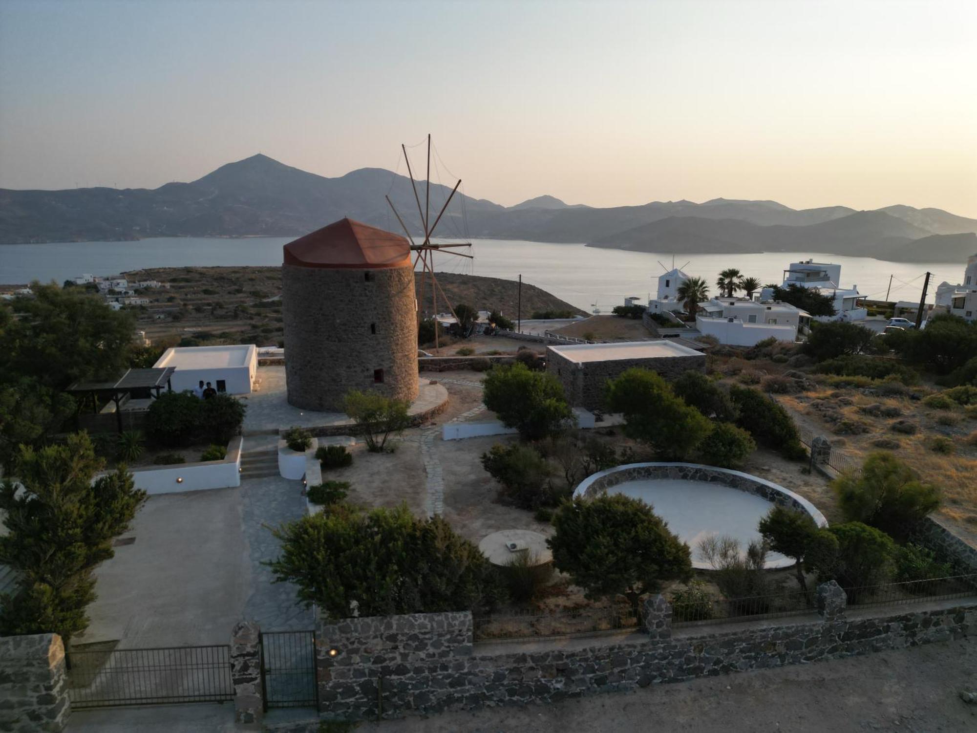 Marketos Windmill And Houses Tripiti Luaran gambar